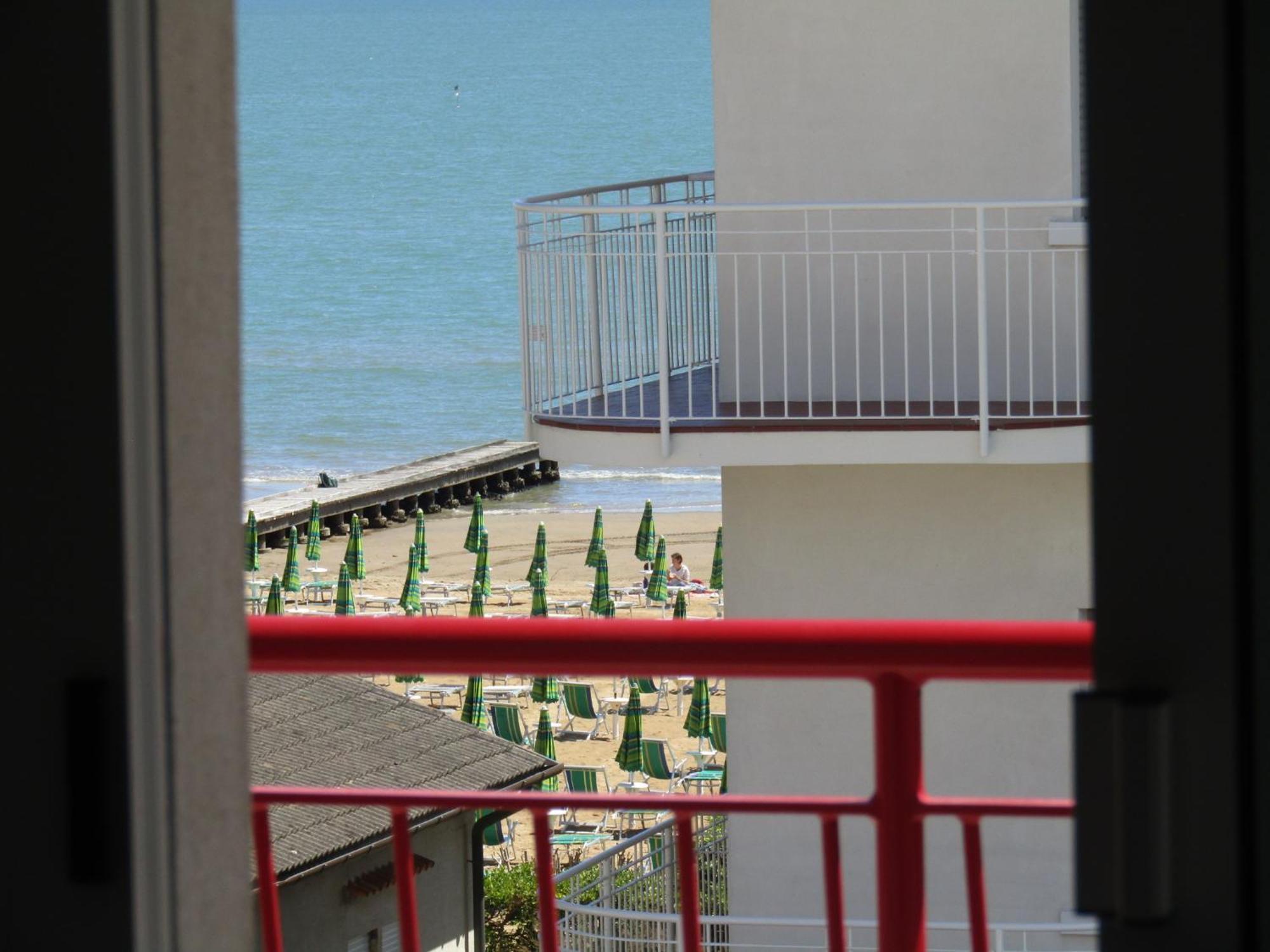 Hotel Atene Lido di Jesolo Exterior photo